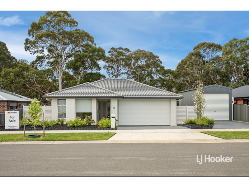 35 Houghton Crescent, Eagle Point VIC 3878