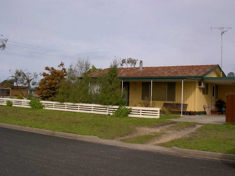 35 Toonalook Parade, Paynesville VIC 3880