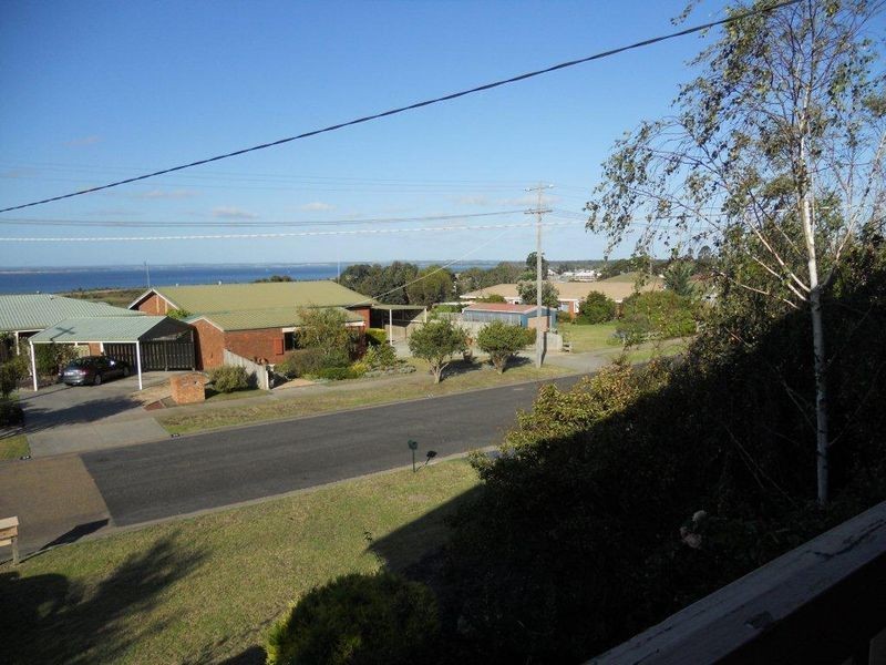 35 Fullarton Drive, Paynesville VIC 3880