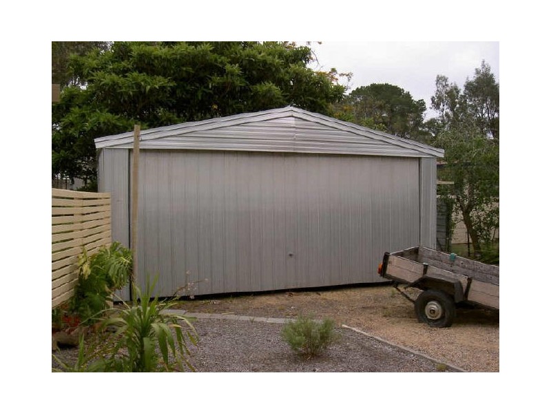 22 Fifth Avenue, Raymond Island VIC 3880