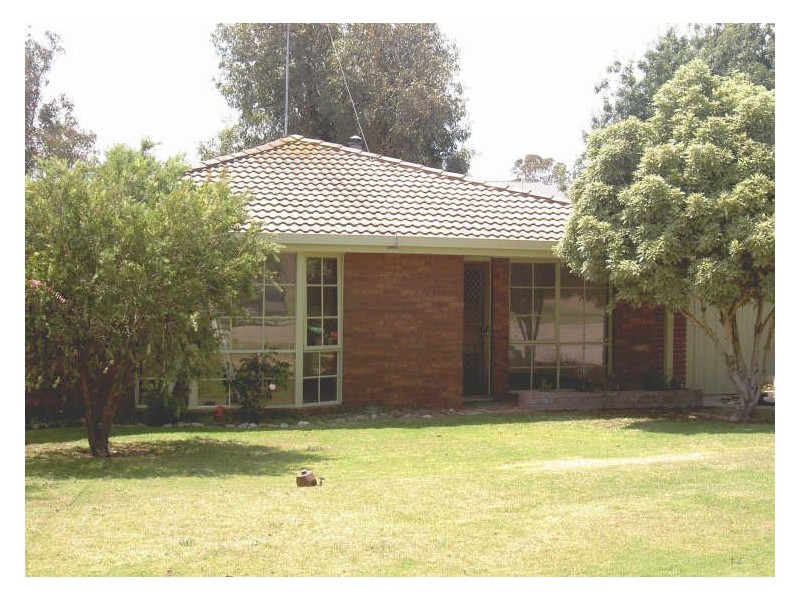 33 McMillan Grove, Paynesville VIC 3880