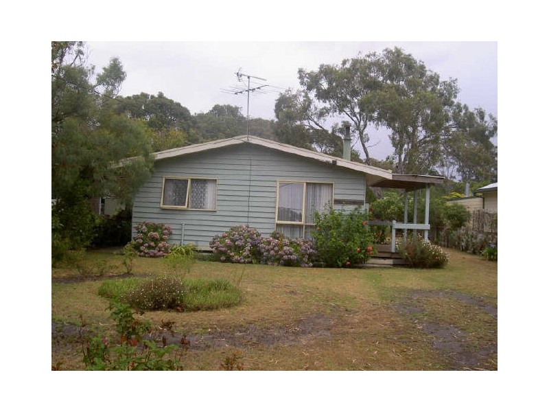 38 Tenth Avenue, Raymond Island VIC 3880