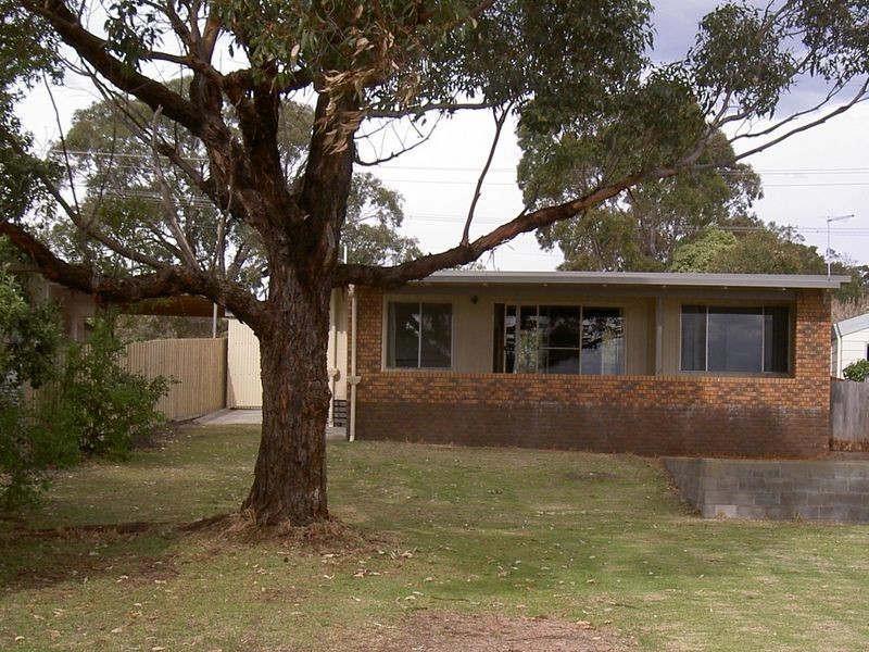 207 Bay Road, Eagle Point VIC 3878