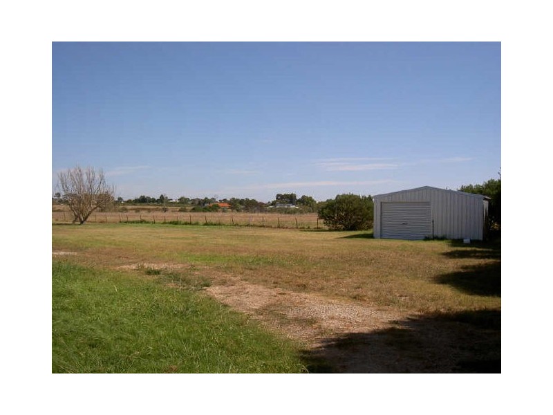 8 Lake Tide Avenue, Newlands Arm VIC 3875