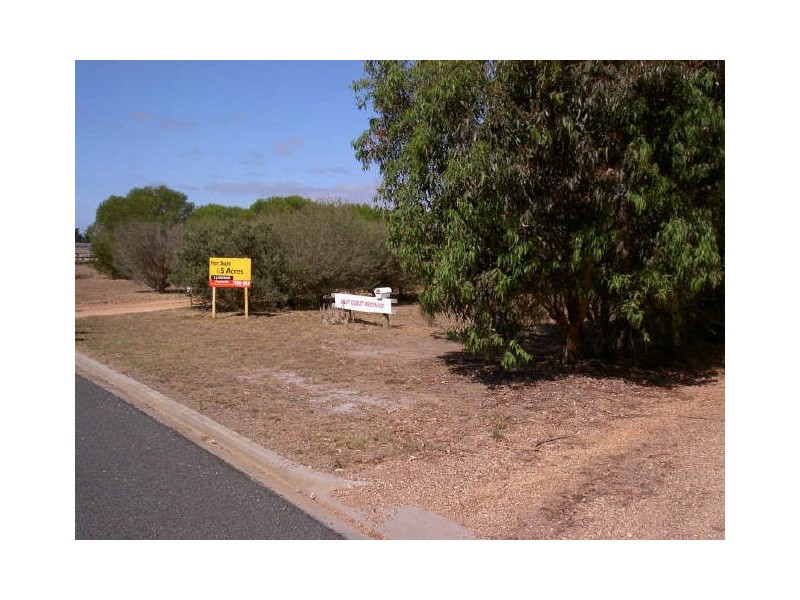 8 Lake Tide Avenue, Newlands Arm VIC 3875