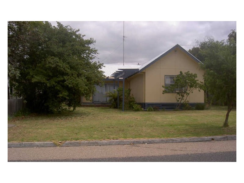 33 Main Road, Paynesville VIC 3880