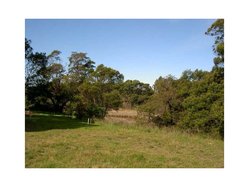 35 Lake Shore Drive, Newlands Arm VIC 3875