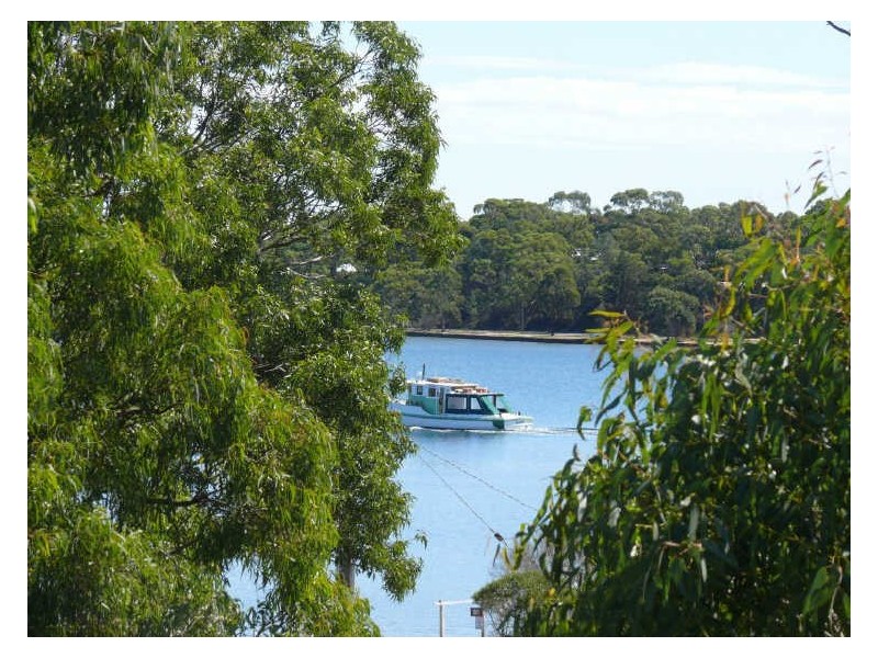 36 Fourth Avenue, Raymond Island VIC 3880