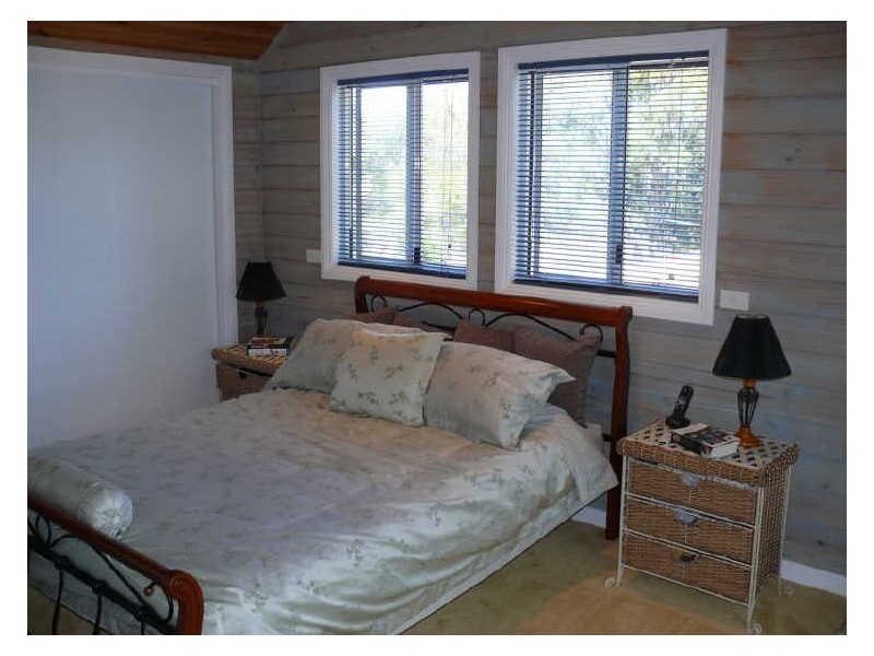 36 Fourth Avenue, Raymond Island VIC 3880