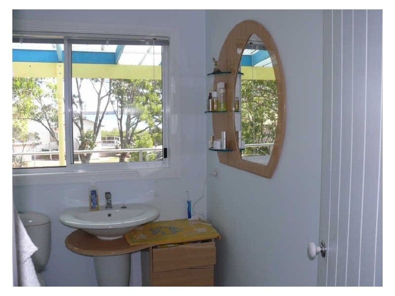 36 Fourth Avenue, Raymond Island VIC 3880