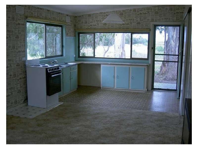 141 Bay Road, Eagle Point VIC 3878