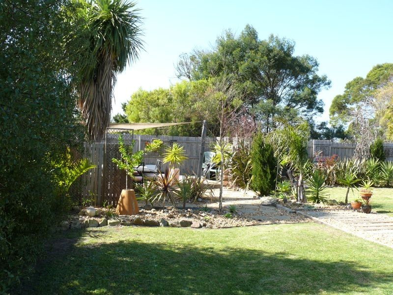 36 Lake Shore Drive, Newlands Arm VIC 3875