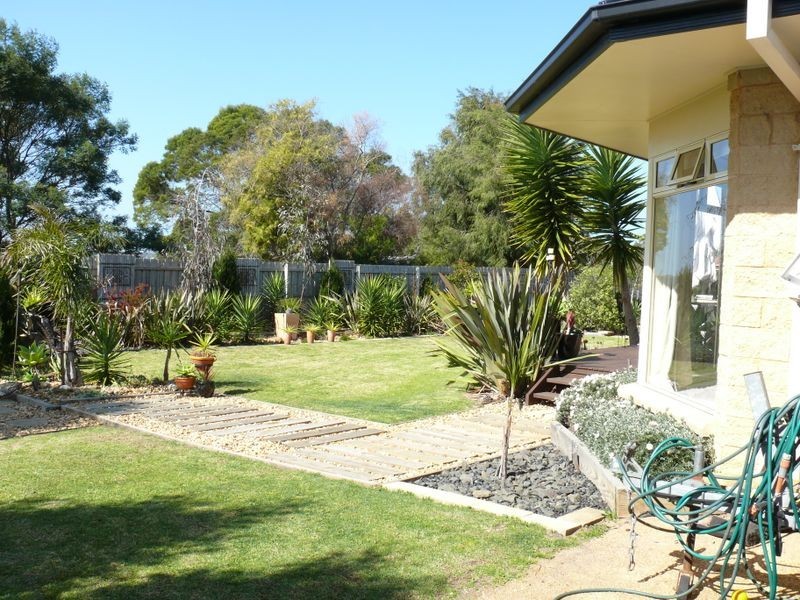 36 Lake Shore Drive, Newlands Arm VIC 3875