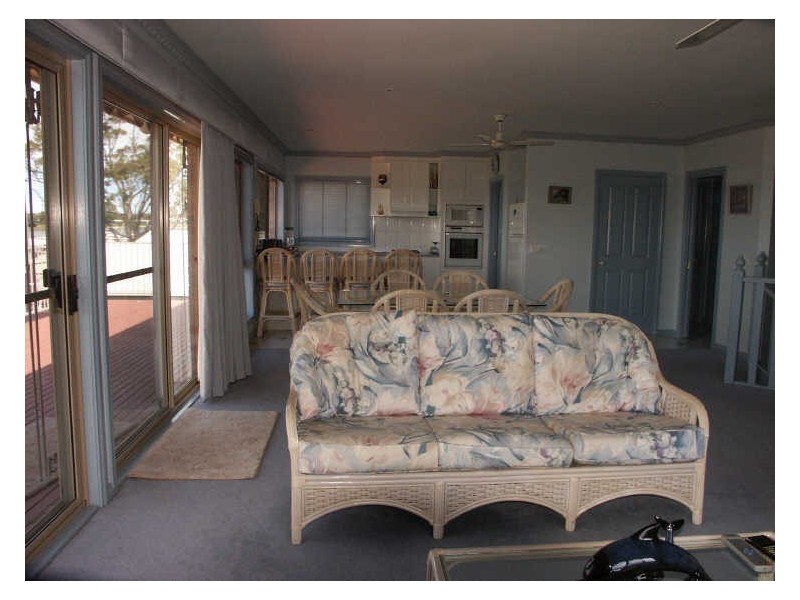 4 Marina Drive, Paynesville VIC 3880