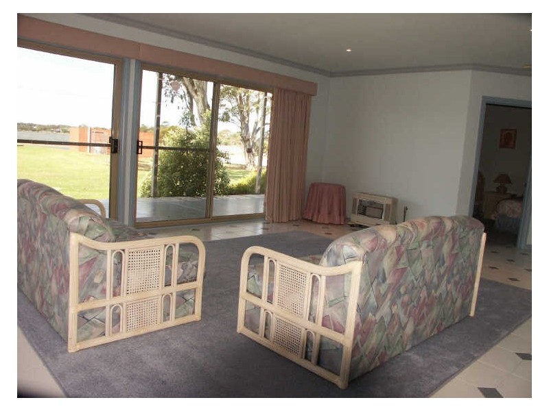 4 Marina Drive, Paynesville VIC 3880