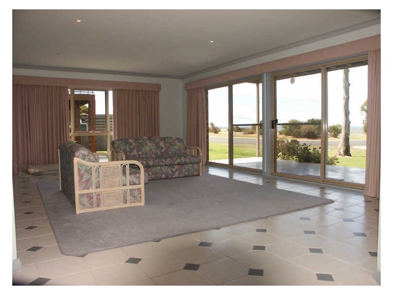 4 Marina Drive, Paynesville VIC 3880