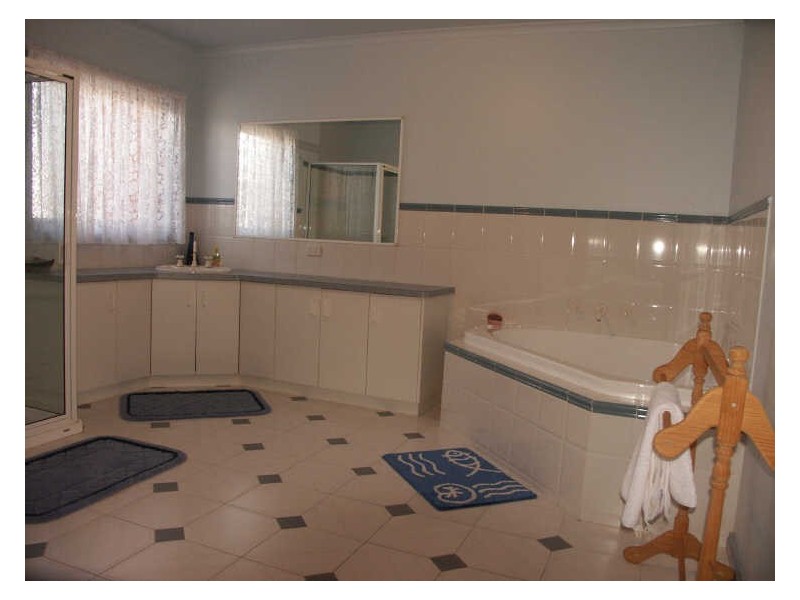 4 Marina Drive, Paynesville VIC 3880