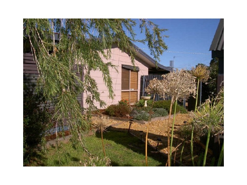 8 McMillan Grove, Paynesville VIC 3880