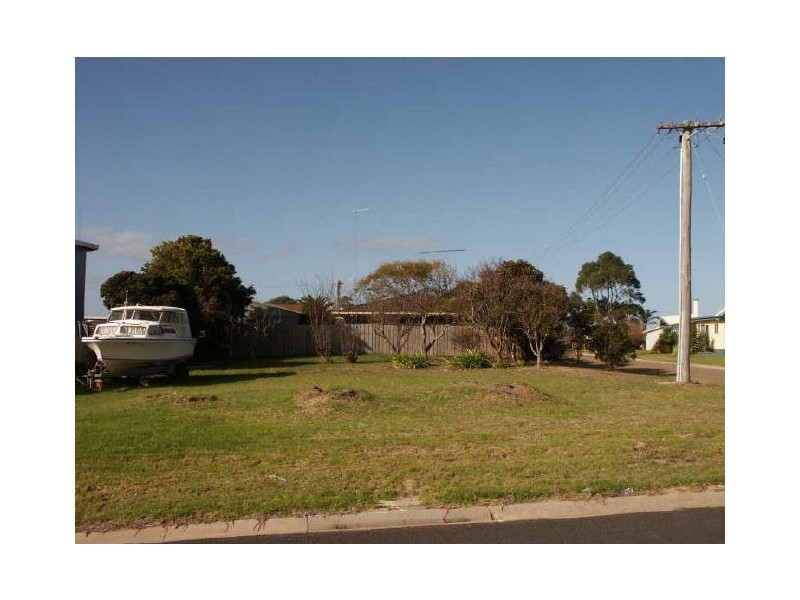2 Government Road, Paynesville VIC 3880