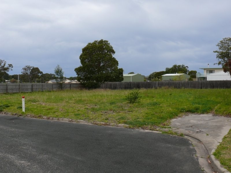 16 Milton Avenue, Paynesville VIC 3880