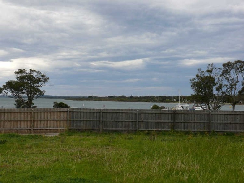 16 Milton Avenue, Paynesville VIC 3880