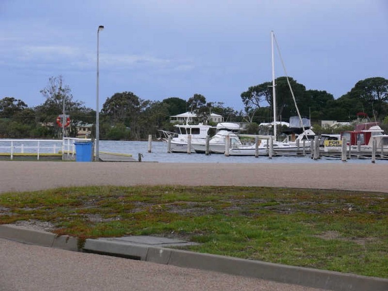 16 Milton Avenue, Paynesville VIC 3880