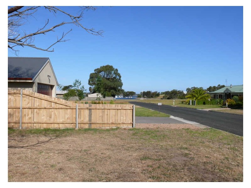 13 Lake Valley Way, Newlands Arm VIC 3875