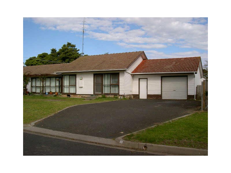 1 Toonalook Parade, Paynesville VIC 3880