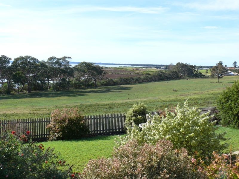 48 Fullarton Drive, Paynesville VIC 3880