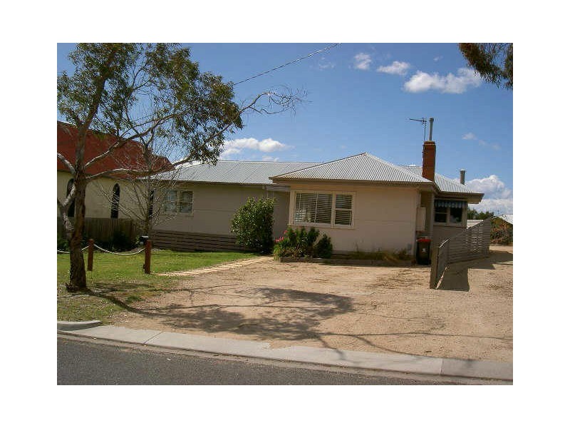 32 Toonalook Parade, Paynesville VIC 3880