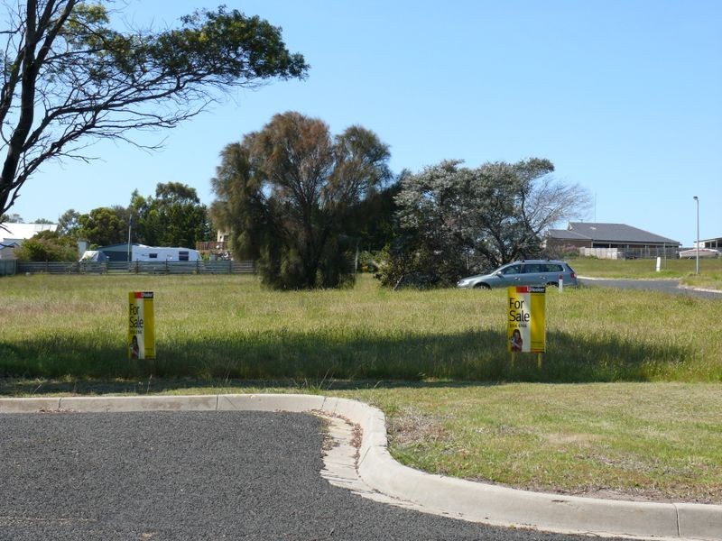 2 & 4 Centre Way, Newlands Arm VIC 3875
