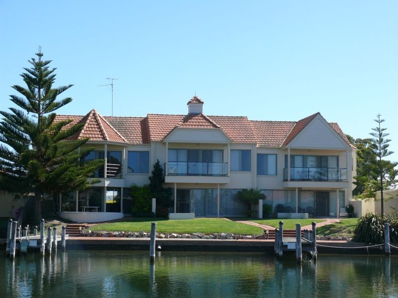 1/9 King Street, Paynesville VIC 3880