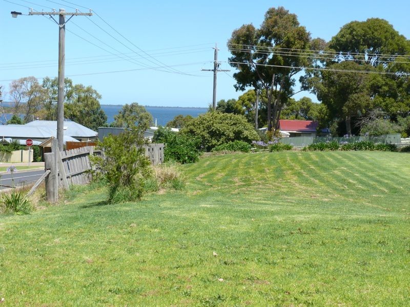 8 Newlands Drive, Paynesville VIC 3880