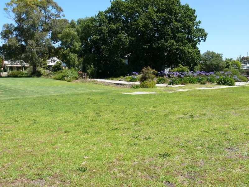 8 Newlands Drive, Paynesville VIC 3880