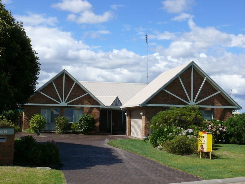 25 Schooner Terrace, Paynesville VIC 3880