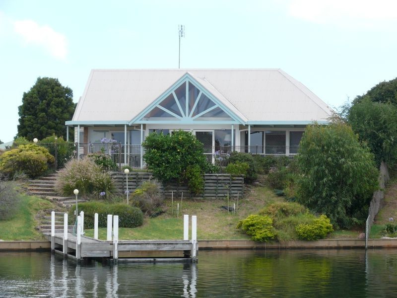 25 Schooner Terrace, Paynesville VIC 3880