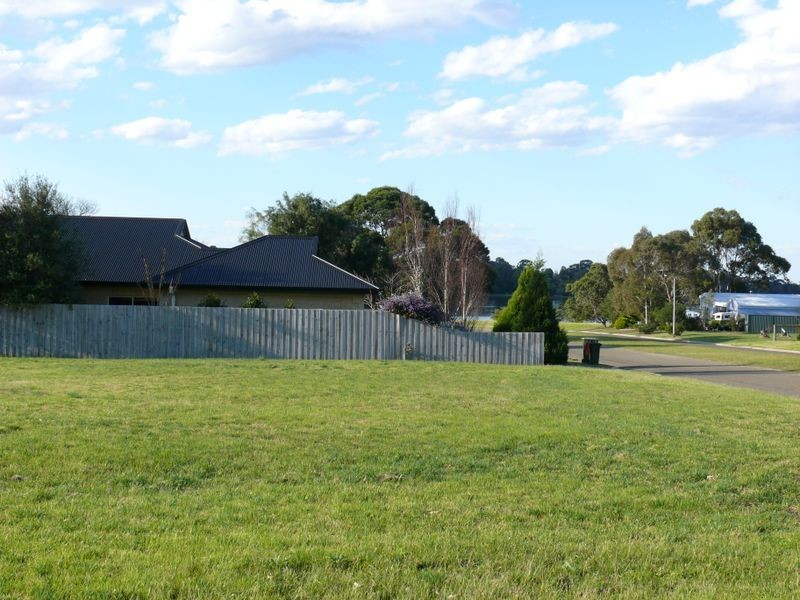 38 Lake Shore Drive, Newlands Arm VIC 3875