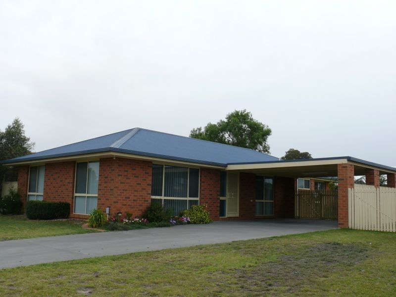 13 Hakea Court, Paynesville VIC 3880