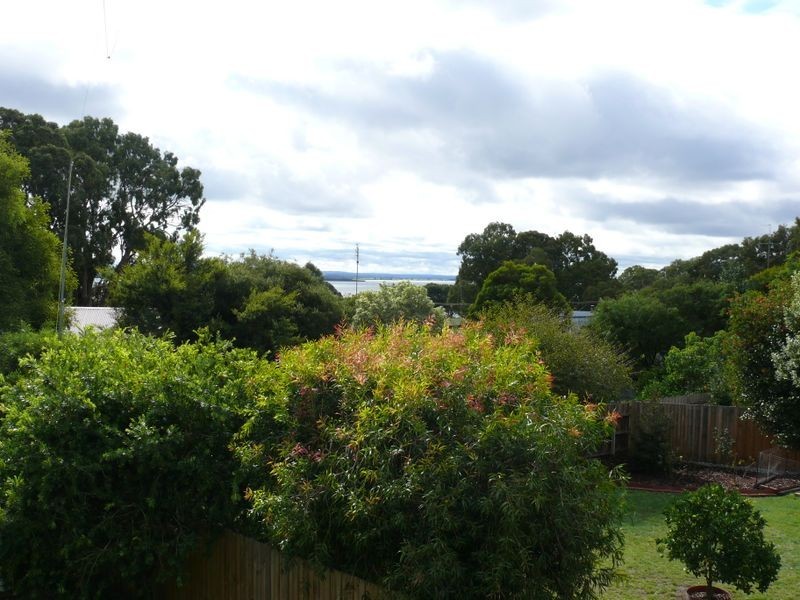 8 Hoskin Street, Eagle Point VIC 3878