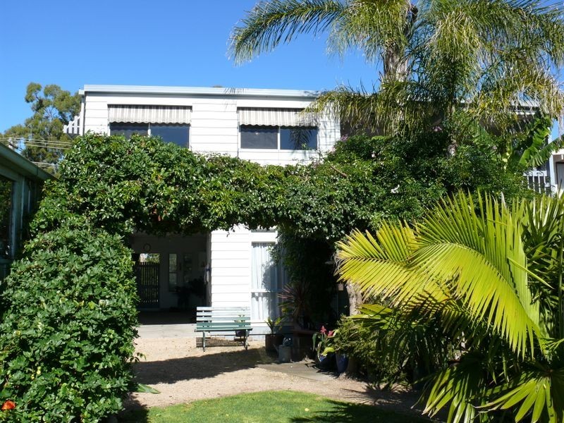 147 Bay Road, Eagle Point VIC 3878