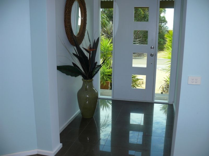 8 Bayside Avenue, Newlands Arm VIC 3875