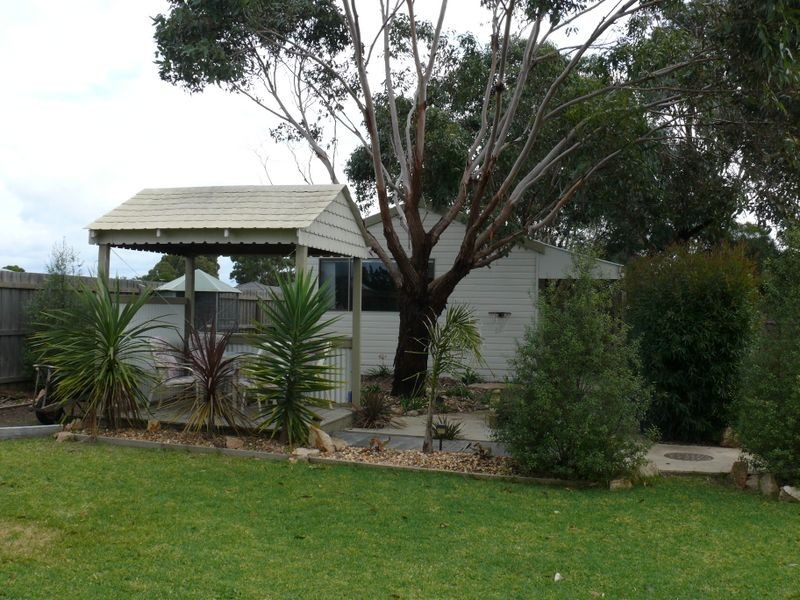 8 Bayside Avenue, Newlands Arm VIC 3875