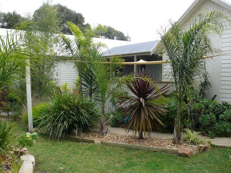 8 Bayside Avenue, Newlands Arm VIC 3875