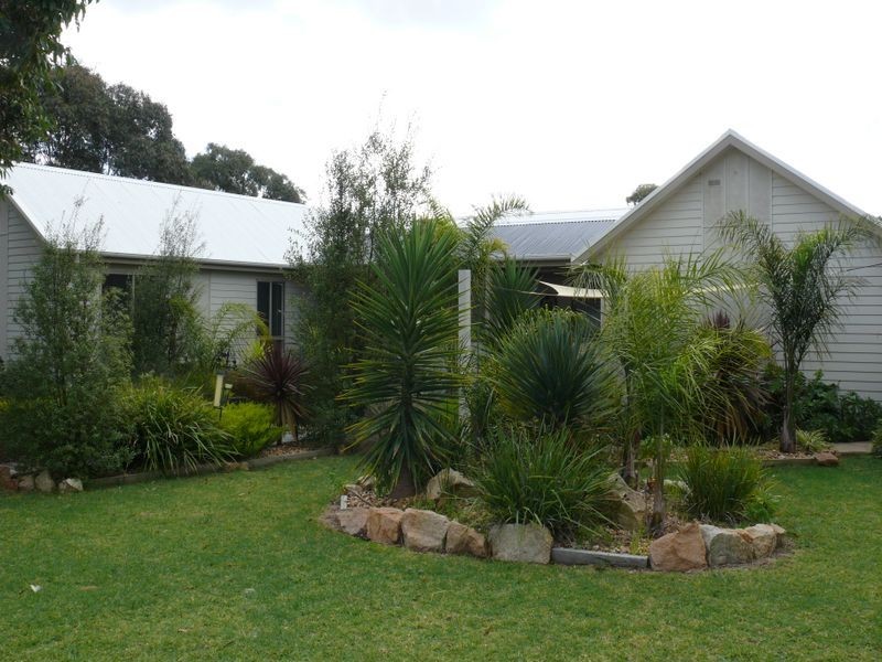 8 Bayside Avenue, Newlands Arm VIC 3875