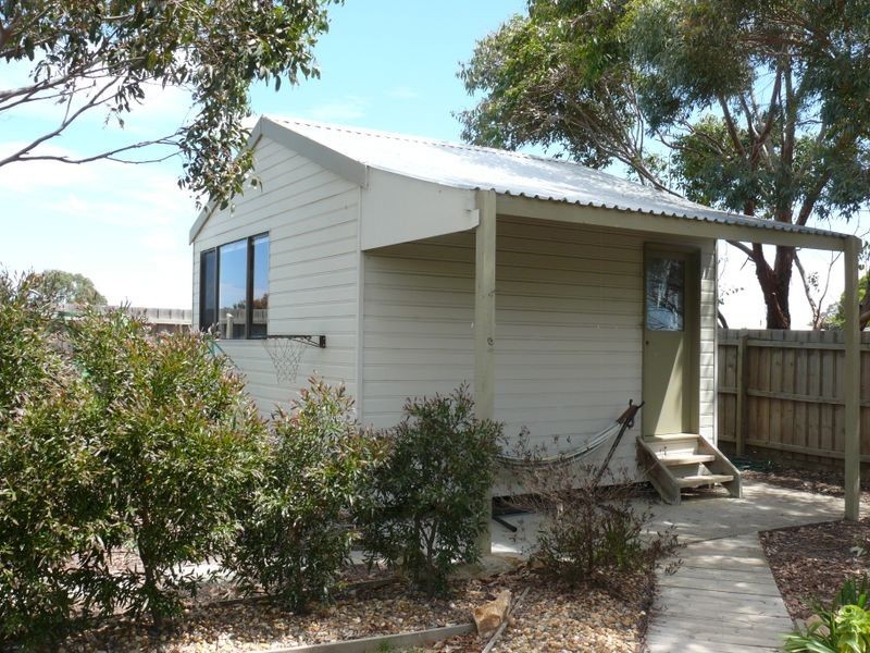8 Bayside Avenue, Newlands Arm VIC 3875