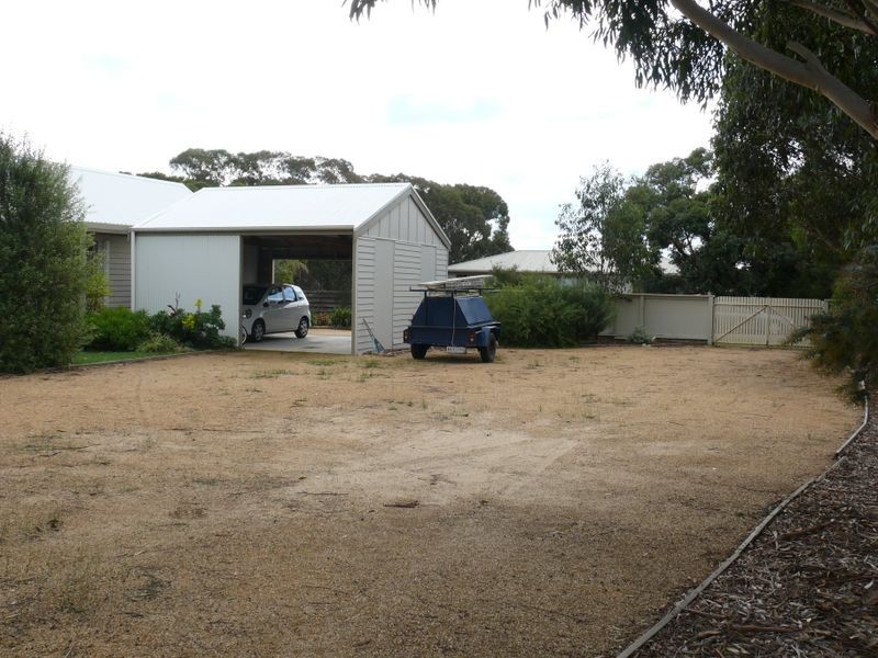 8 Bayside Avenue, Newlands Arm VIC 3875