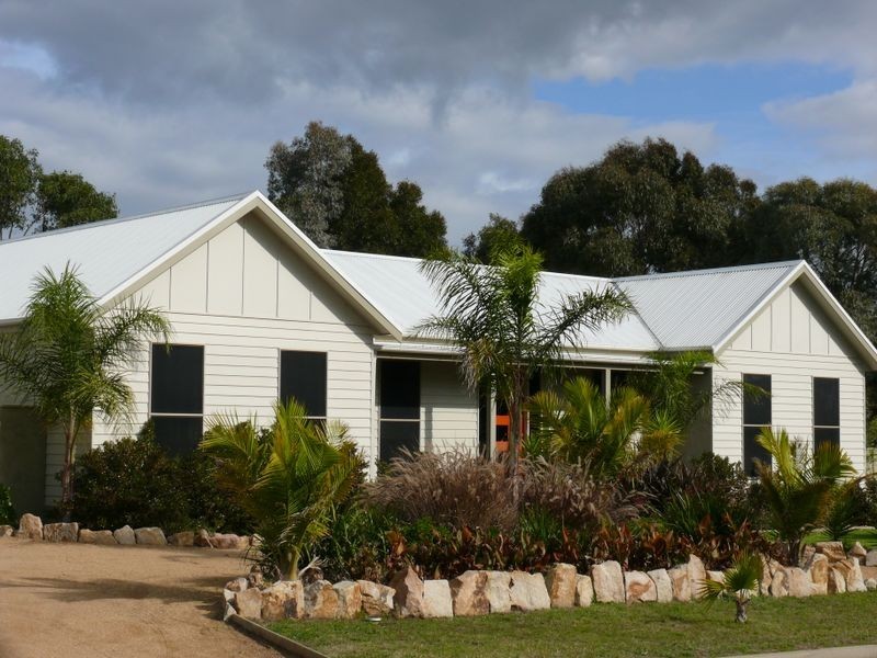 8 Bayside Avenue, Newlands Arm VIC 3875