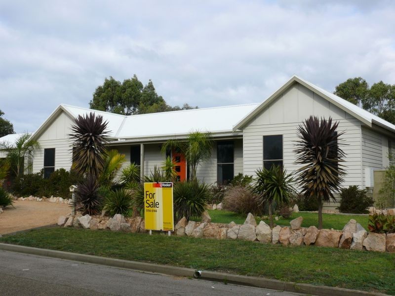 8 Bayside Avenue, Newlands Arm VIC 3875