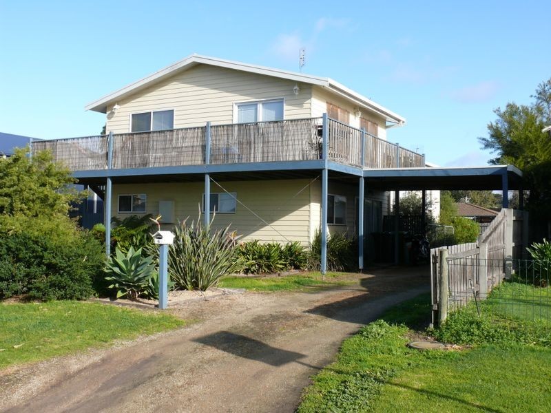 6 Bay Road, Eagle Point VIC 3878