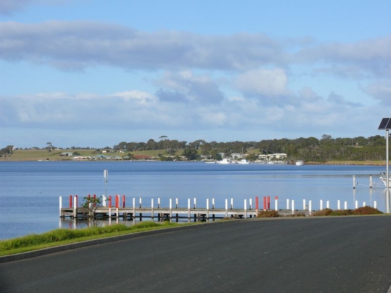 6 Bay Road, Eagle Point VIC 3878